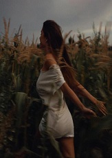 Madison Beer 《Silence Between Songs》